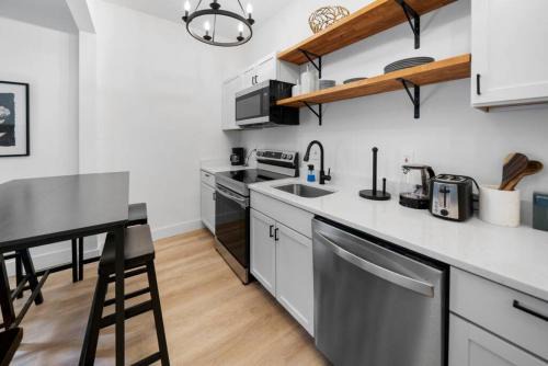 Spacious and Modern 3BR near Downtown and Walnut Hills in Cincinnati