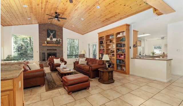Spacious Arnold Retreat , Sleeps 18, 3 Private Acres