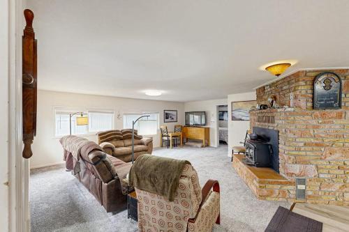Spacious & comfortable home close to the Habor Sand Dunes beaches & parks