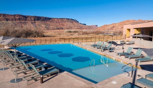 Spacious, family friendly 2-bedroom condo with AC in charming Moab