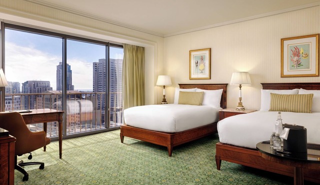 Spacious Guest Room Near Zoo – 3 Miles Away | Valet Parking Available