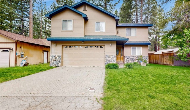 Spacious Lake Retreat - 2 Fireplaces & Private Fenced Yard - Close to Marina
