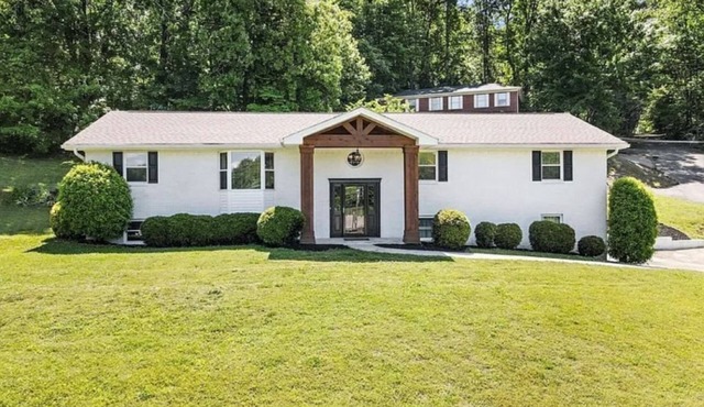 Spacious Open Concept 3 bedroom Retreat. Beautiful Modern Wood Finished Design