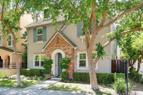 Spacious + Pet-Friendly Family Home in Tracy