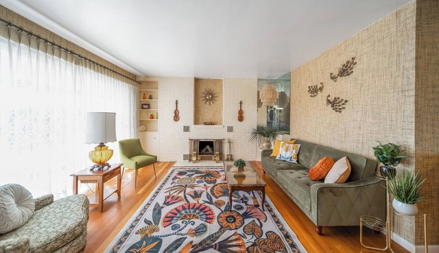 Spacious, Retro Charm, Mid-Century, Fenced Yard, BBQ, Family Friendly, Central!