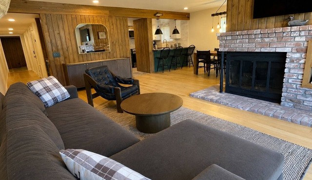 Spacious two bedroom, modern mountain retreat