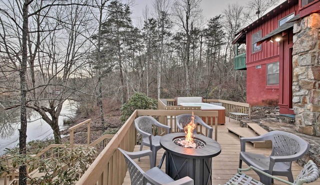 Spacious Waterfront Retreat w/Dock & Hot Tub in Mentone