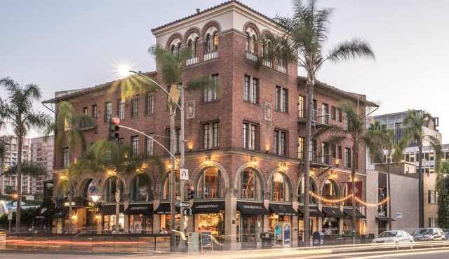 Spectacular 2-Bedroom Suite-Charming Historical Boutique Hotel next 2 Convention