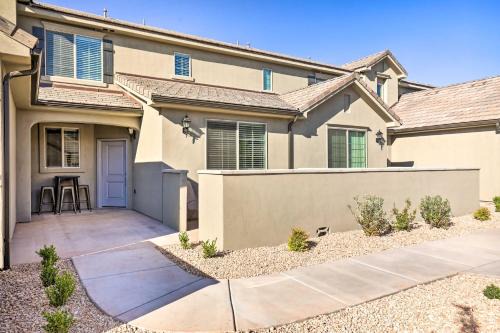 St George Area Townhome w/Patio + Pool Access