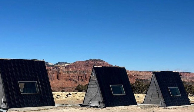 Stargazing A-Frame Cabin for an Amazing Escape with Your Pet Between Boulder and Thousand Lake Mountains, Utah