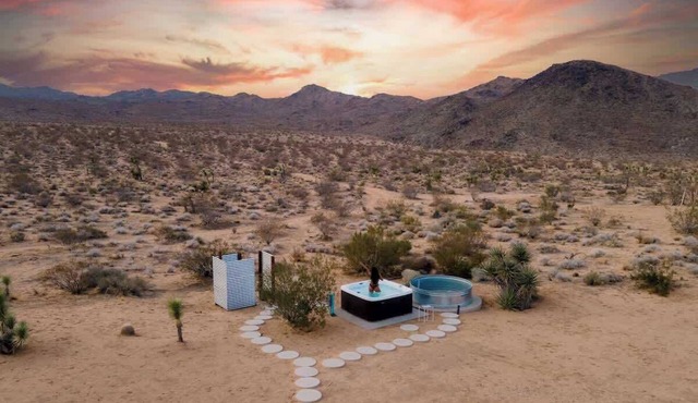 Starship:Luna 5-Acres, Incredible Views, Spa