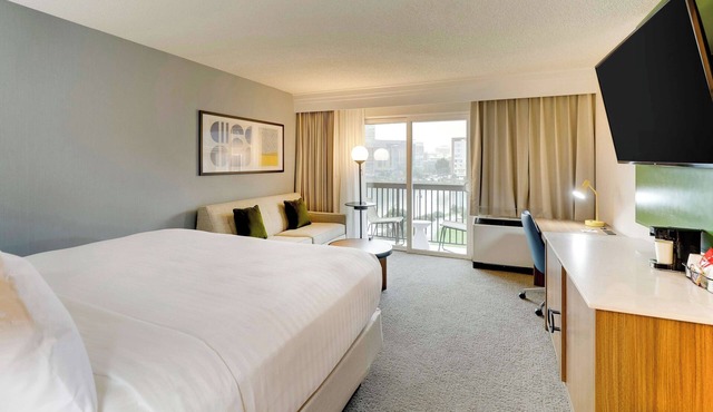 Stay in Style Along Oyster Point Waterfront Minutes to Jack Drago Park