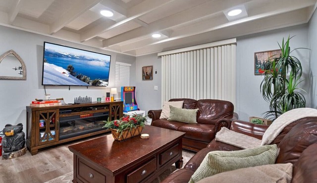 Steps to Lake Tahoe | Fenced Yard | Pets Welcome