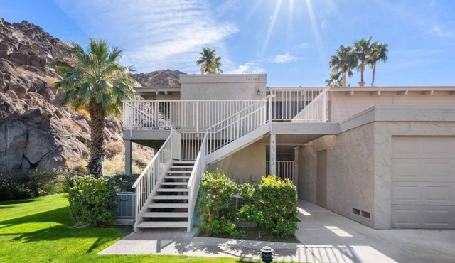 Stunning Condo with Mountain Views in Indian Wells