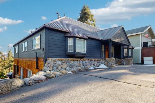 Stunning Home with Private Dock Pier and Beaches Lake Views