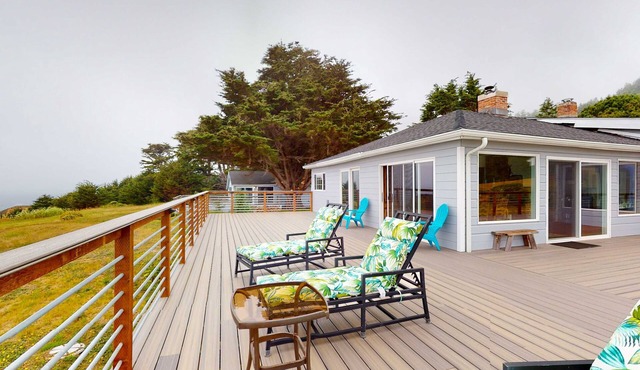 Stunning Ocean Bluff Estate in Elk w Views, Deck