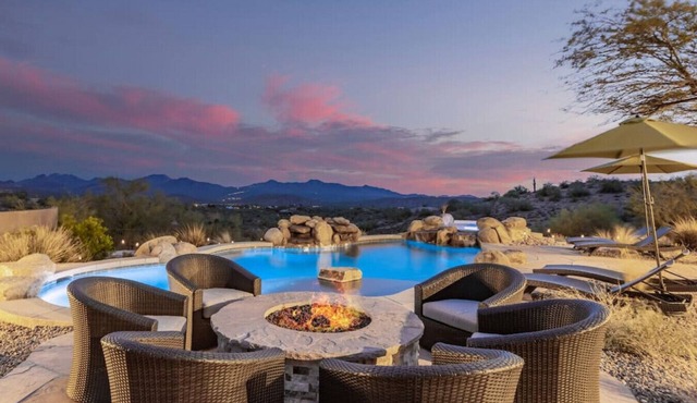 Stunning Secluded Ranch, Sleeps 6 Comfortably, Pool & Jacuzzi