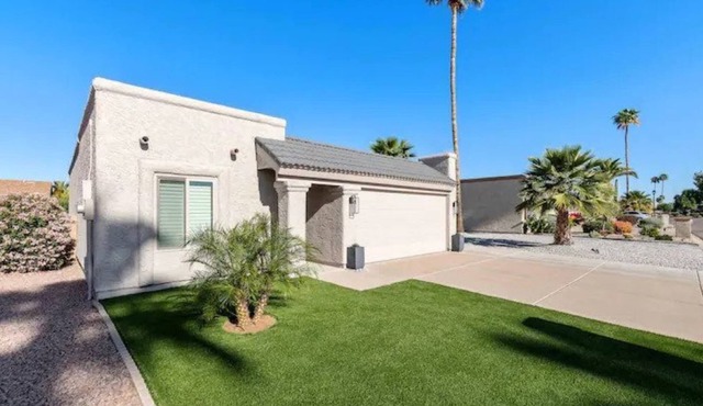 Stunning Sun Lakes Vacation Home with Golf Cart