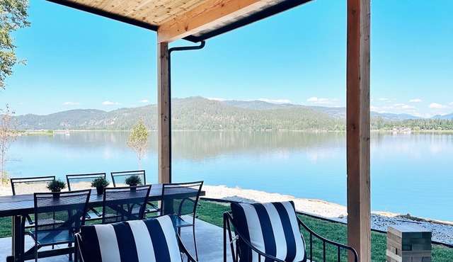 Stylish Waterfront Retreat, 100’ Private Yard and Beach + Panoramic Water Views