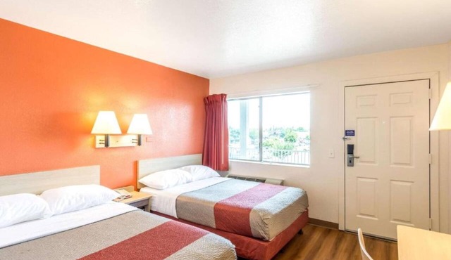 Sunny 2-bed Room|Pool|Free Wifi