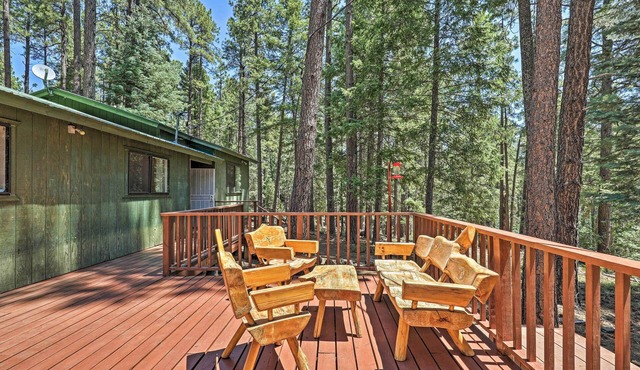 Sunny Prescott Cabin w/ Deck & Grill, 1 Mi to Lake