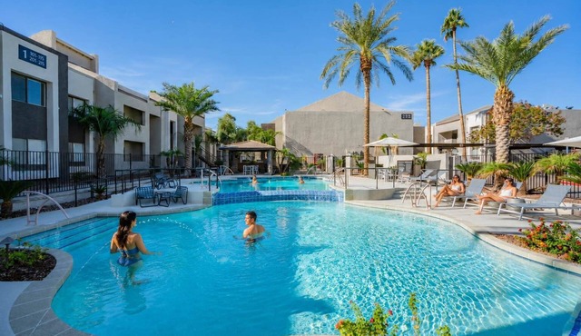 Sunny Scottsdale Retreat | Pool, Gym & Parking