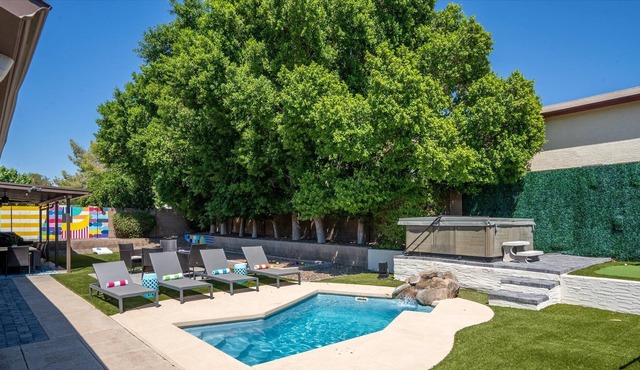SUNNY SERENDIPITY: HEATED MINI POOL + SPA + MORE