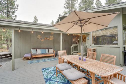 Sunriver Resort Home: Near Skiing, Town & Trails