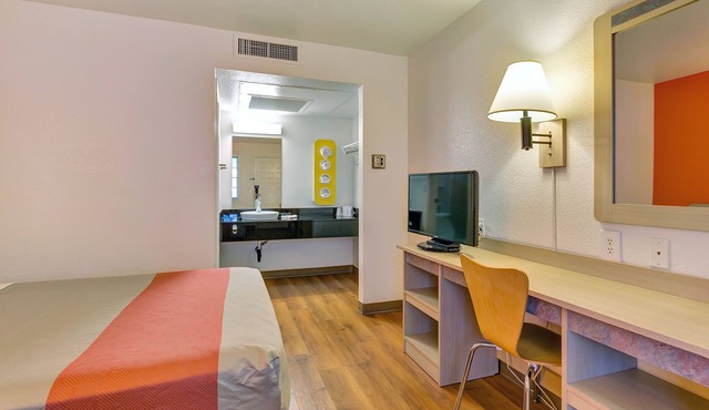 Super 8 by Wyndham Santa Rosa North