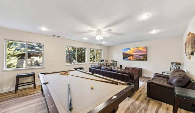 Tahoe Adventure Lodge: Hot Tub + Pool Table