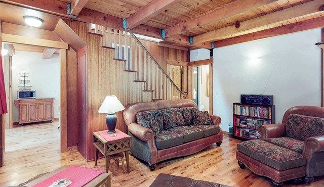 Tahoma hideaway near lake, trails & mountain vibes