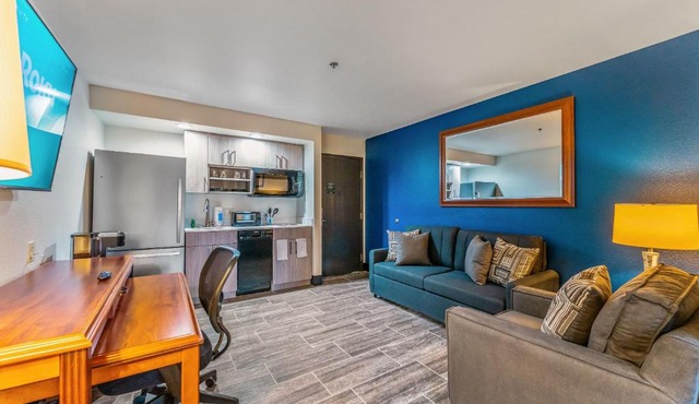 Tempe Apt sleeps 4