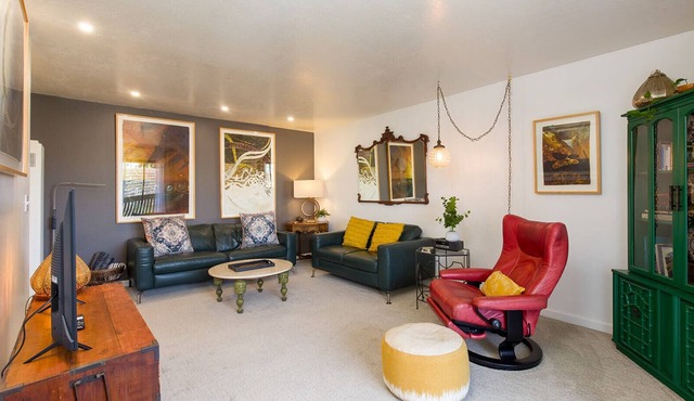 The Abode at 124°West -Ultra Comfortable and Stylish Arcata Retreat