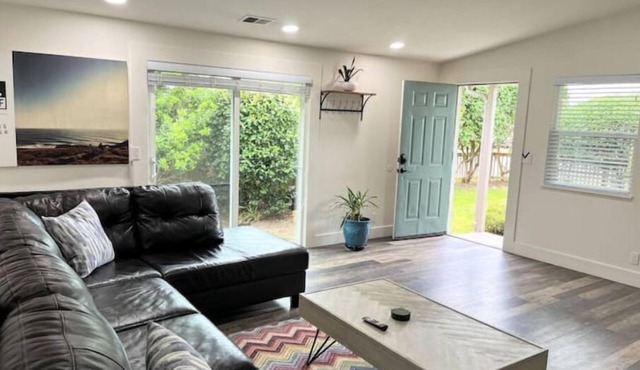 The Bluff House~Upgraded & Close to Town