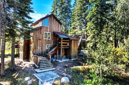 The Glass House | Panoramic Mountain Views & Sauna