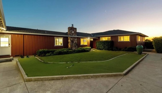 The Great Escape 5 Bedrooms -Pool, Sauna, Private Acreage .