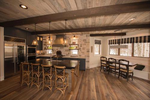THE GREAT ESCAPE - Modern Luxury Mountain Estate, Private, Hot Tub