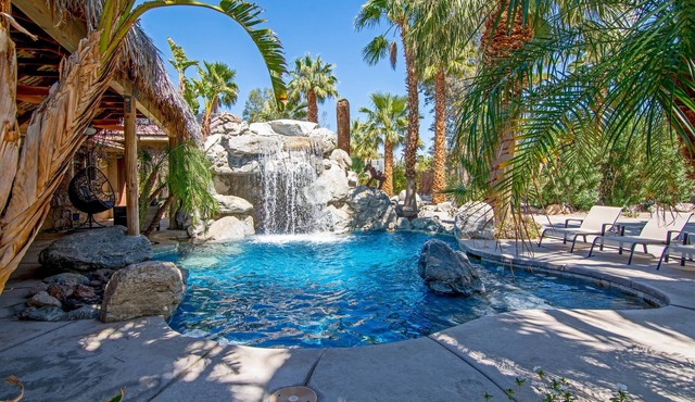 The Grotto- 5bd/4ba-Waterfalls-Pool-Spa-Games Room-Secluded Acreage