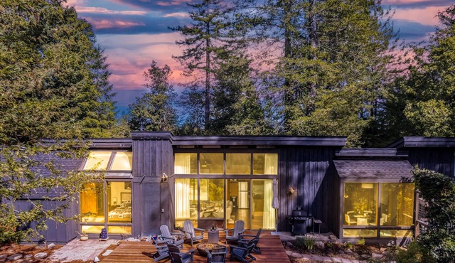 The Hilltop - 5acre Oasis, Views, Hot Tub, Game Room
