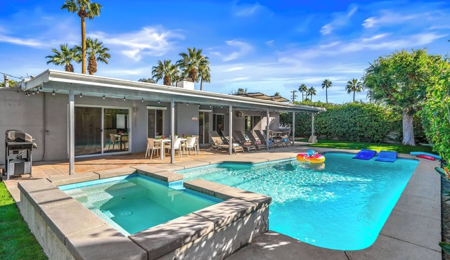 The Juanita Retreat - Palm Springs Pool Home with Spa, Grill, & Mountain Views