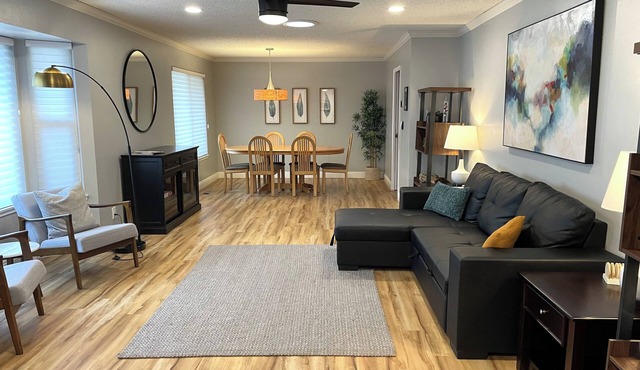 The Lassen House-Spacious Home off the Esplanade