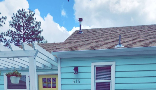 The Little Blue Cottage on Franklin Street! Minutes from downtown Prescott!