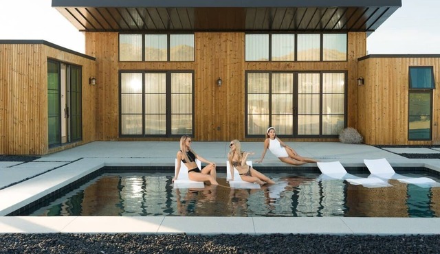 The Lunawood - Lux Home Pool and Spa