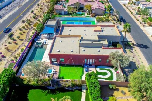 THE MASTERPIECE Vacation Home