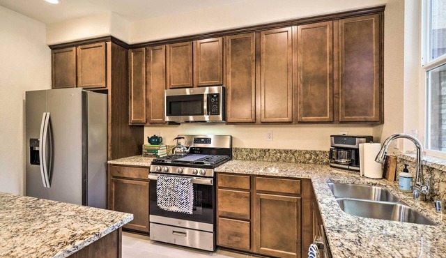 'The Nautilus' Central Carson City Townhome!