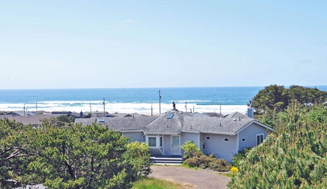 The Pacifica House! Breathtaking Ocean View, Hot Tub, Fireplace, Dog Friendly!