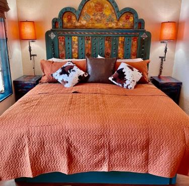 The Pleasant Street Casitas - Historic & Modern Charm