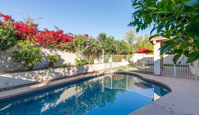 This house is a 4 bedroom(s), 2.5 bathrooms, located in Scottsdale, AZ.