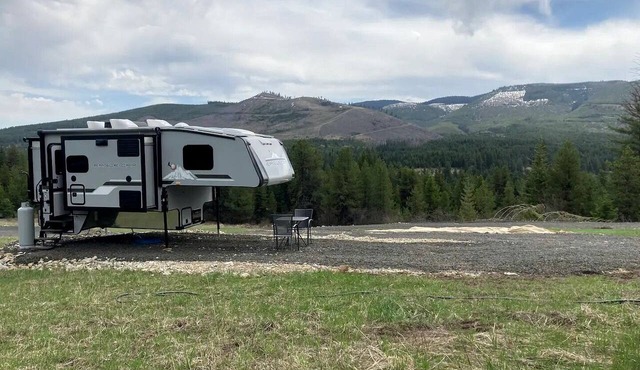 Tiny Caravan Great for Couples with Landscape Views in Idaho