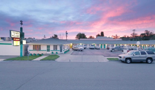 Town House Motel
